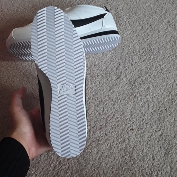 NWT Nike black and white coretezes size 7.5 - Picture 3 of 5